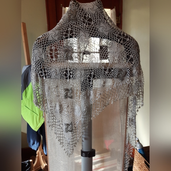 Glittery shawl - Picture 2 of 3